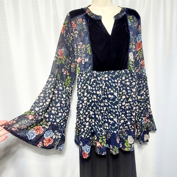 Suzanne Betro Floral Velvet Lace Ruffles Bell Sleeves Flowy Pop Over Blouse (1X) - Picture 1 of 13